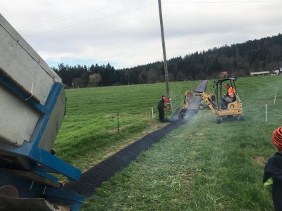 Asphalt direkt auf Grasnarbe verlegt